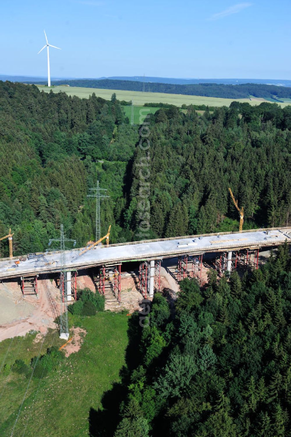 Uslar from above - Baustelle der neuen Umgehungsstraße / Bundesstraße B241 mit neuen Brückenbauwerken / Talbrücke Volpriehausen nahe Uslar in Niedersachsen. Ein Projekt der EUROVIA. Construction site of the new circuitous road B241 with new bidges / viaduct Volpriehausen in the near of Uslar in Lower Saxony.