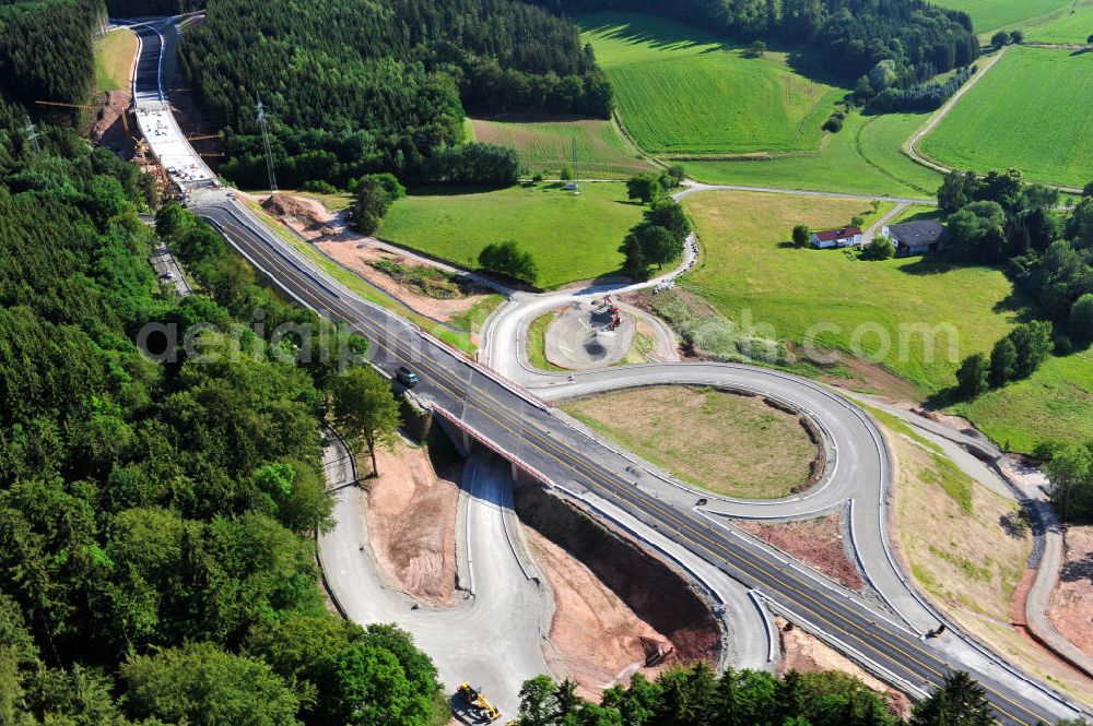 Uslar from the bird's eye view: Baustelle der neuen Umgehungsstraße / Bundesstraße B241 mit neuen Brückenbauwerken / Talbrücke Volpriehausen nahe Uslar in Niedersachsen. Ein Projekt der EUROVIA. Construction site of the new circuitous road B241 with new bidges / viaduct Volpriehausen in the near of Uslar in Lower Saxony.