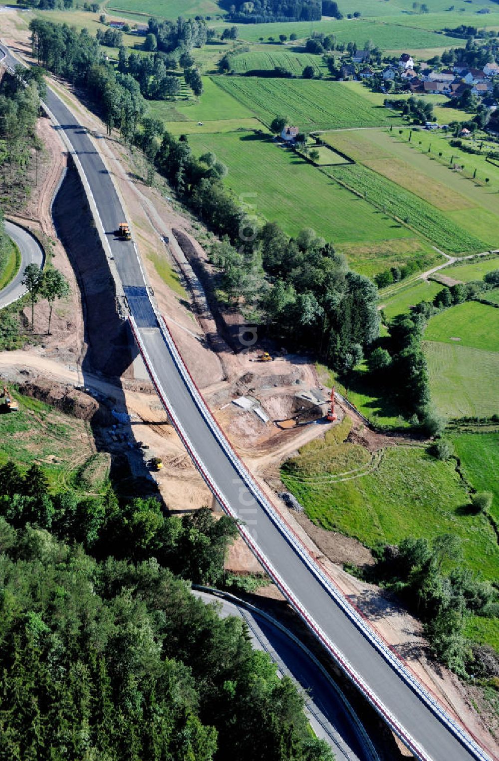 Aerial image Uslar - Baustelle der neuen Umgehungsstraße / Bundesstraße B241 mit neuen Brückenbauwerken / Talbrücke Volpriehausen nahe Uslar in Niedersachsen. Ein Projekt der EUROVIA. Construction site of the new circuitous road B241 with new bidges / viaduct Volpriehausen in the near of Uslar in Lower Saxony.