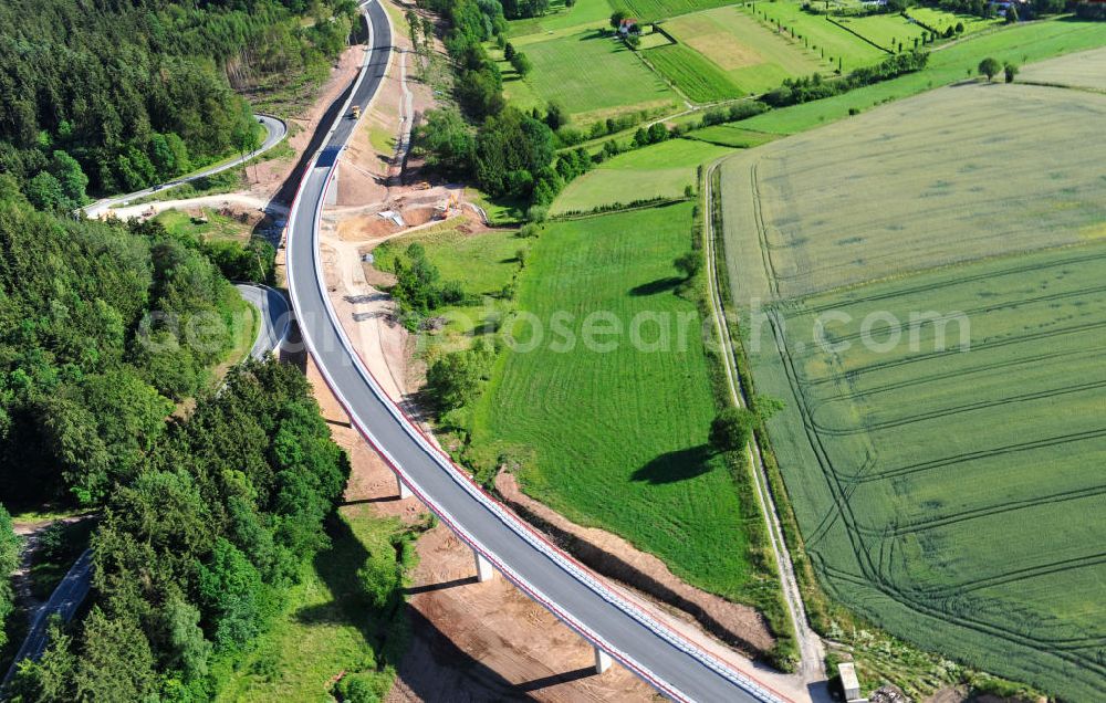 Aerial photograph Uslar - Baustelle der neuen Umgehungsstraße / Bundesstraße B241 mit neuen Brückenbauwerken / Talbrücke Volpriehausen nahe Uslar in Niedersachsen. Ein Projekt der EUROVIA. Construction site of the new circuitous road B241 with new bidges / viaduct Volpriehausen in the near of Uslar in Lower Saxony.