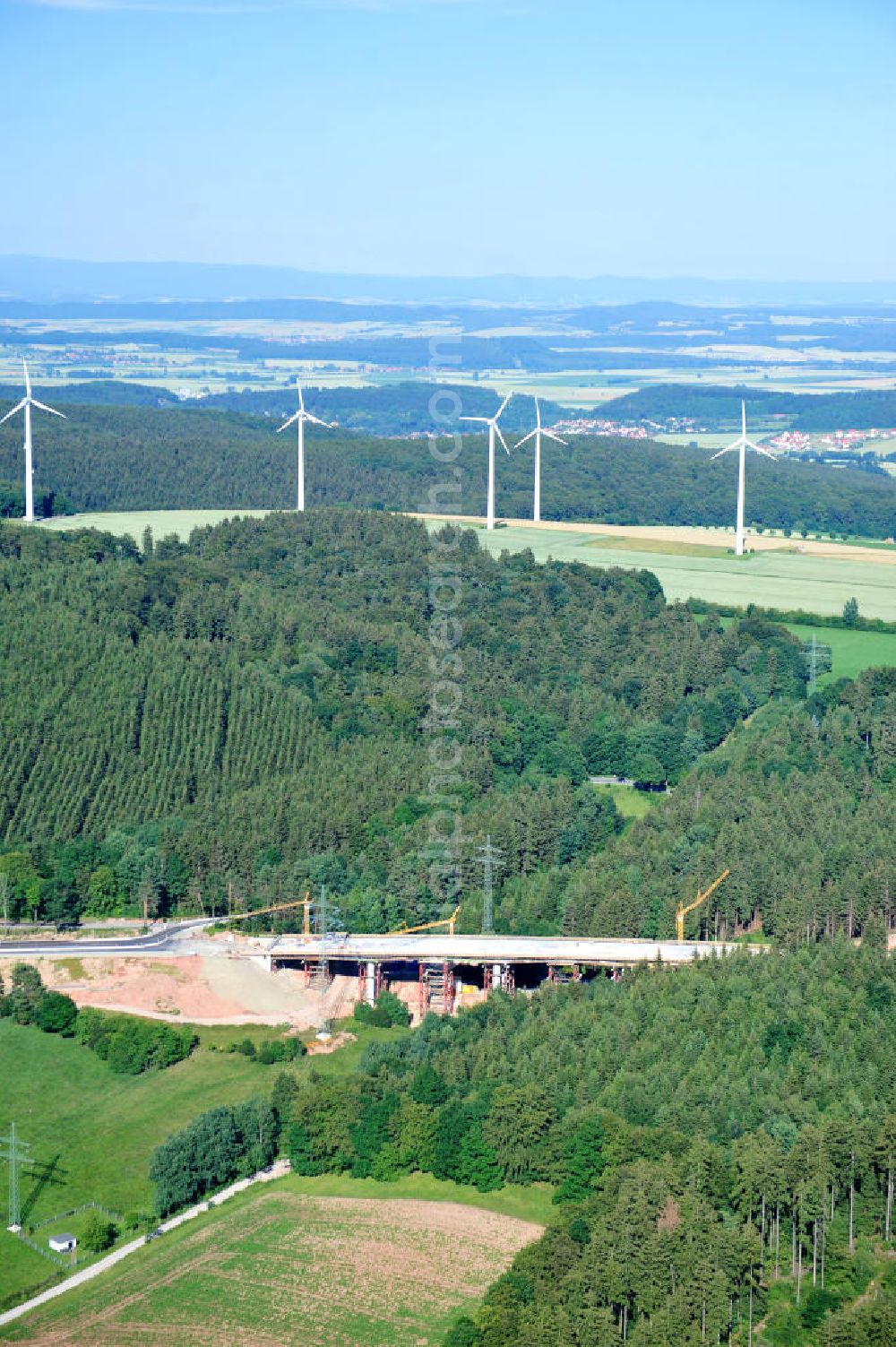 Uslar from above - Baustelle der neuen Umgehungsstraße / Bundesstraße B241 mit neuen Brückenbauwerken / Talbrücke Volpriehausen nahe Uslar in Niedersachsen. Ein Projekt der EUROVIA. Construction site of the new circuitous road B241 with new bidges / viaduct Volpriehausen in the near of Uslar in Lower Saxony.