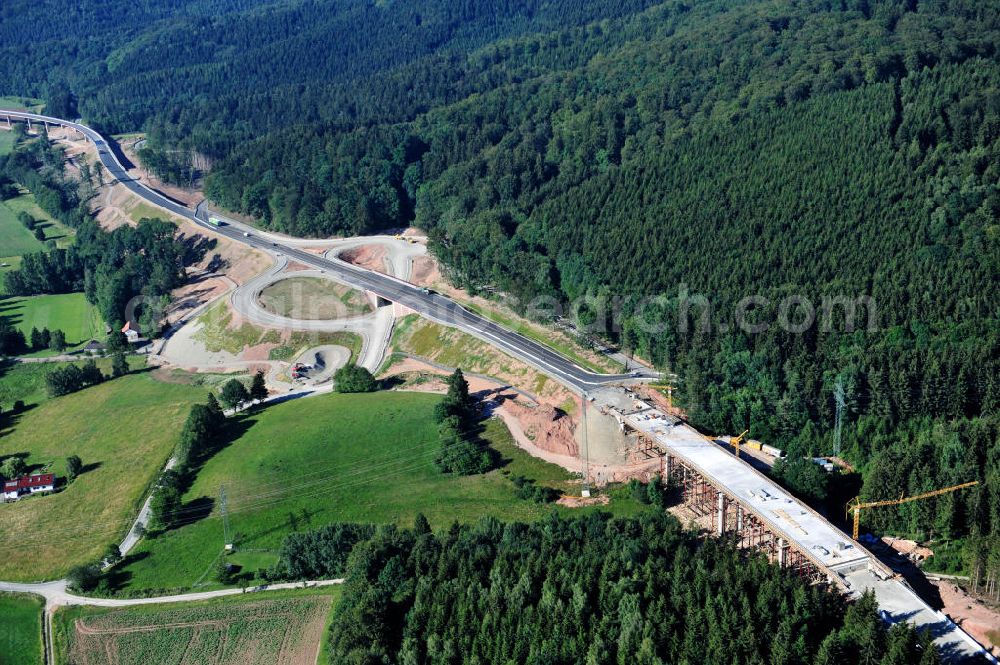 Uslar from the bird's eye view: Baustelle der neuen Umgehungsstraße / Bundesstraße B241 mit neuen Brückenbauwerken / Talbrücke Volpriehausen nahe Uslar in Niedersachsen. Ein Projekt der EUROVIA. Construction site of the new circuitous road B241 with new bidges / viaduct Volpriehausen in the near of Uslar in Lower Saxony.