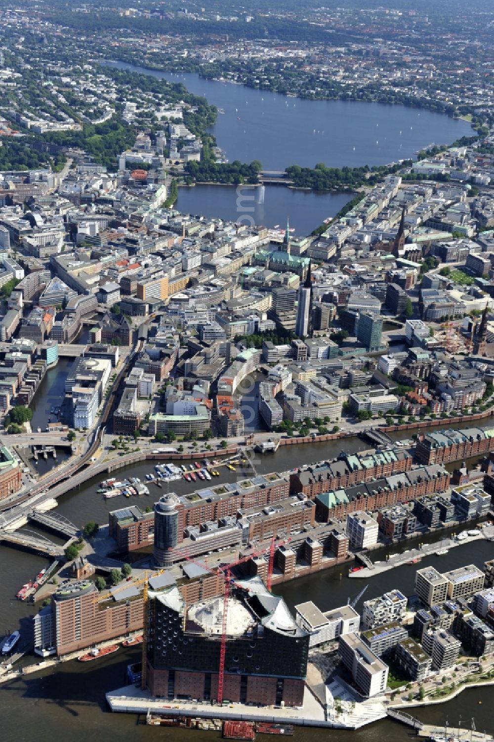 Aerial image Hamburg - View the construction site of the Elbe Philharmonic Hall Hamburg. The Elbe Philharmonic Hall Hamburg ist built on the port city of Hamburg