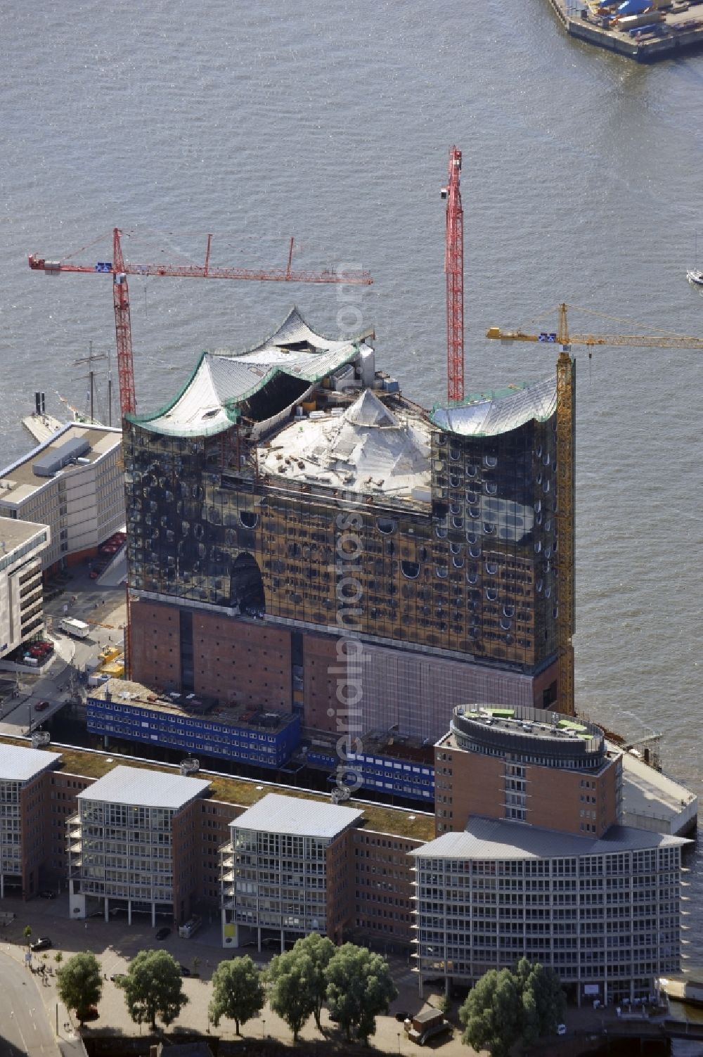 Aerial image Hamburg - View the construction site of the Elbe Philharmonic Hall Hamburg. The Elbe Philharmonic Hall Hamburg ist built on the port city of Hamburg