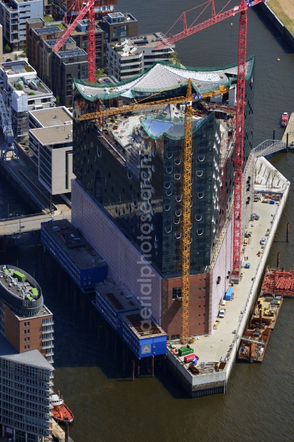 Aerial photograph Hamburg - View the construction site of the Elbe Philharmonic Hall Hamburg. The Elbe Philharmonic Hall Hamburg ist built on the port city of Hamburg