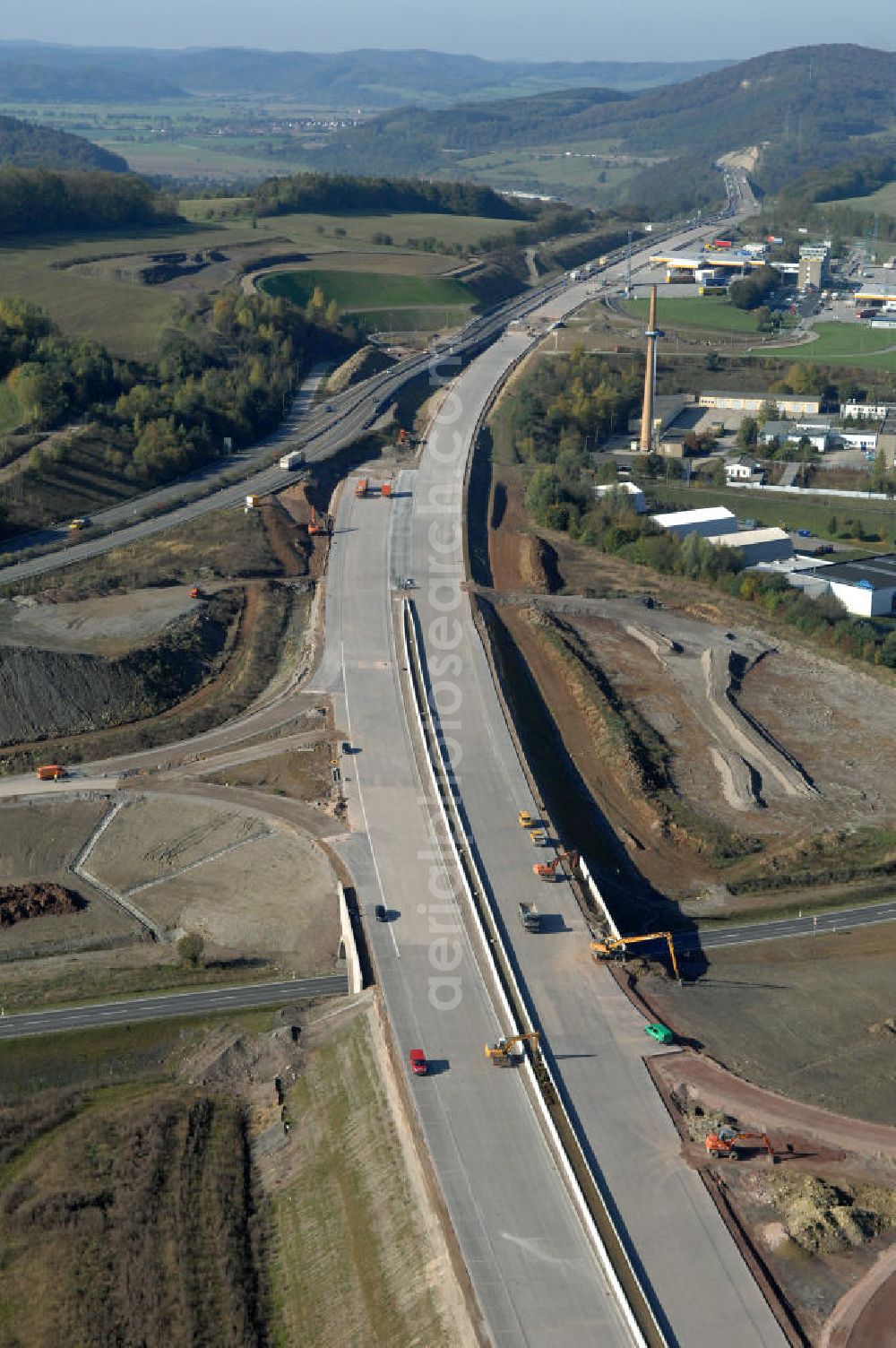 Eisenach from above - Blick auf die Baustelle einer Unterführung der Ausfahrt / Anschlussstelle Eisenach-West der A4. Der Neubau ist Teil des Projekt Nordverlegung / Umfahrung Hörselberge der Autobahn E40 / A4 in Thüringen bei Eisenach. Durchgeführt werden die im Zuge dieses Projektes notwendigen Arbeiten unter an derem von den Mitarbeitern der Niederlassung Weimar der EUROVIA Verkehrsbau Union sowie der Niederlassungen Abbruch und Erdbau, Betonstraßenbau, Ingenieurbau und TECO Schallschutz der EUROVIA Beton sowie der DEGES.