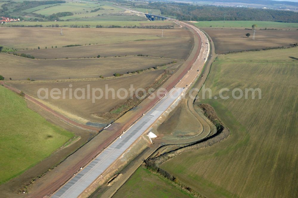 Aerial photograph Hastrungsfeld - Blick auf die Baustelle der A4 mit einer Unterführung bei Hastrungsfeld. Der Neubau ist Teil des Projekt Nordverlegung / Umfahrung Hörselberge der Autobahn E40 / A4 in Thüringen bei Eisenach. Durchgeführt werden die im Zuge dieses Projektes notwendigen Arbeiten unter an derem von den Mitarbeitern der Niederlassung Weimar der EUROVIA Verkehrsbau Union sowie der Niederlassungen Abbruch und Erdbau, Betonstraßenbau, Ingenieurbau und TECO Schallschutz der EUROVIA Beton sowie der DEGES.