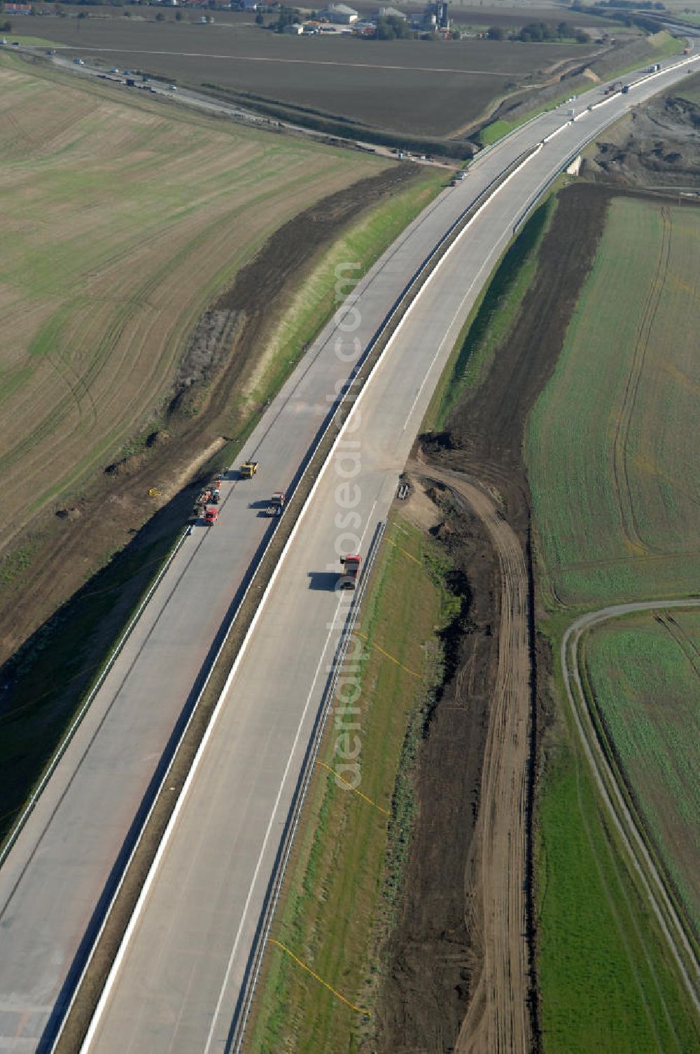 Aerial image Neukirchen - Neukirchen 20.10.2009 Blick auf die Baustelle des Autobahnverlaufs der A4 und einer Unterführung für die Strassenverbindung zwischen Stregda und Neukirchender. Der Neubau ist Teil des Projekt Nordverlegung / Umfahrung Hörselberge der Autobahn E40 / A4 in Thüringen bei Eisenach. Durchgeführt werden die im Zuge dieses Projektes notwendigen Arbeiten unter an derem von den Mitarbeitern der Niederlassung Weimar der EUROVIA Verkehrsbau Union sowie der Niederlassungen Abbruch und Erdbau, Betonstraßenbau, Ingenieurbau und TECO Schallschutz der EUROVIA Beton sowie der DEGES.