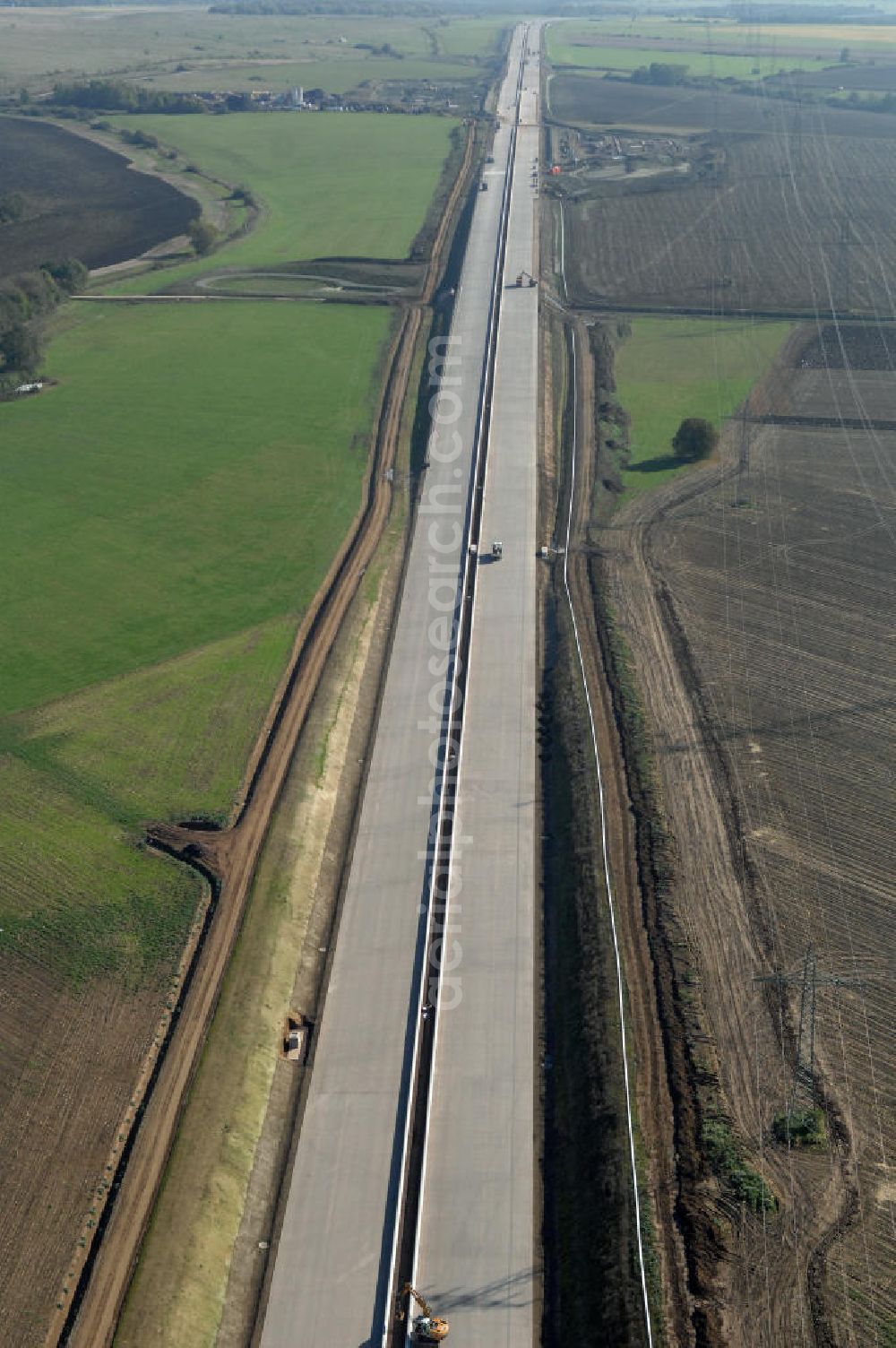 Aerial image Wenigenlupnitz - Blick auf die Baustelle des Autobahnverlauf in Richtung Osten zu einer Unterführung mit Regenrückhaltebecken und der südlichen (v) und nördlichen (h) PWC-Anlage / Parkplatz mit WC / Rastplatz der A4 bei Wenigenlupnitz. Der Neubau ist Teil des Projekt Nordverlegung / Umfahrung Hörselberge der Autobahn E40 / A4 in Thüringen bei Eisenach. Durchgeführt werden die im Zuge dieses Projektes notwendigen Arbeiten unter an derem von den Mitarbeitern der Niederlassung Weimar der EUROVIA Verkehrsbau Union sowie der Niederlassungen Abbruch und Erdbau, Betonstraßenbau, Ingenieurbau und TECO Schallschutz der EUROVIA Beton sowie der DEGES.