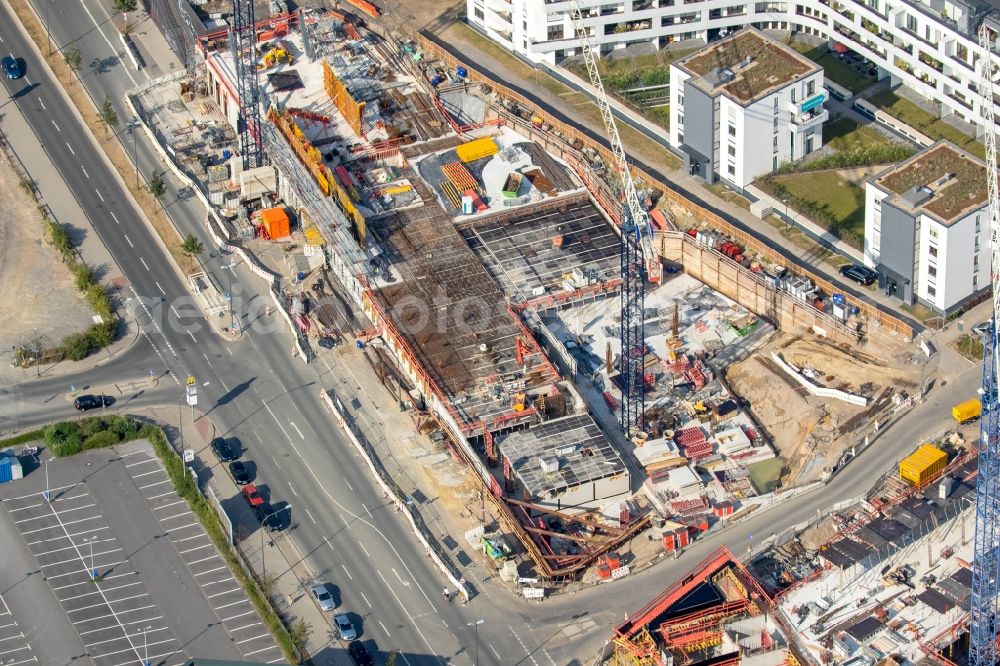 Aerial photograph Essen - Construction site for the office building of Funke Media Group on Berliner Platz in Essen in the state of North Rhine-Westphalia. Executing construction company is Hochtief Aktiengesellschaft