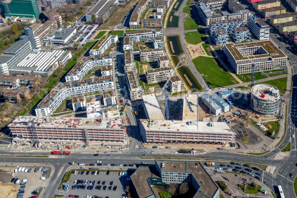 Aerial image Essen - Construction site for the office building of Funke Media Group on Berliner Platz in Essen in the state of North Rhine-Westphalia. Executing construction company is Hochtief Aktiengesellschaft