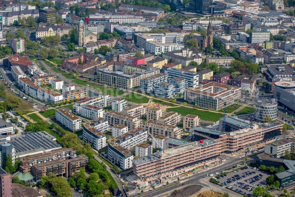 Aerial photograph Essen - Construction site for the office building of Funke Media Group on Berliner Platz in Essen in the state of North Rhine-Westphalia. Executing construction company is Hochtief Aktiengesellschaft