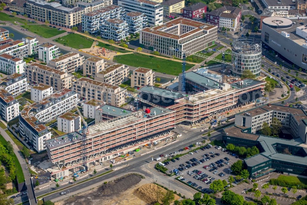 Essen from the bird's eye view: Construction site for the office building of Funke Media Group on Berliner Platz in Essen in the state of North Rhine-Westphalia. Executing construction company is Hochtief Aktiengesellschaft