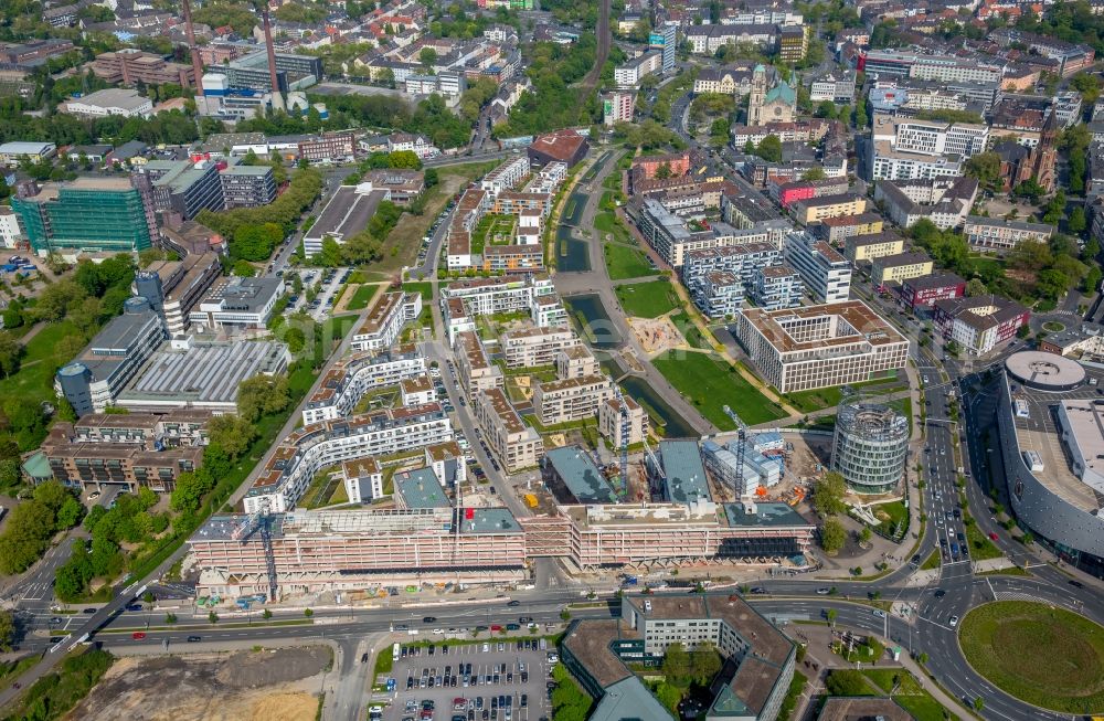 Aerial image Essen - Construction site for the office building of Funke Media Group on Berliner Platz in Essen in the state of North Rhine-Westphalia. Executing construction company is Hochtief Aktiengesellschaft