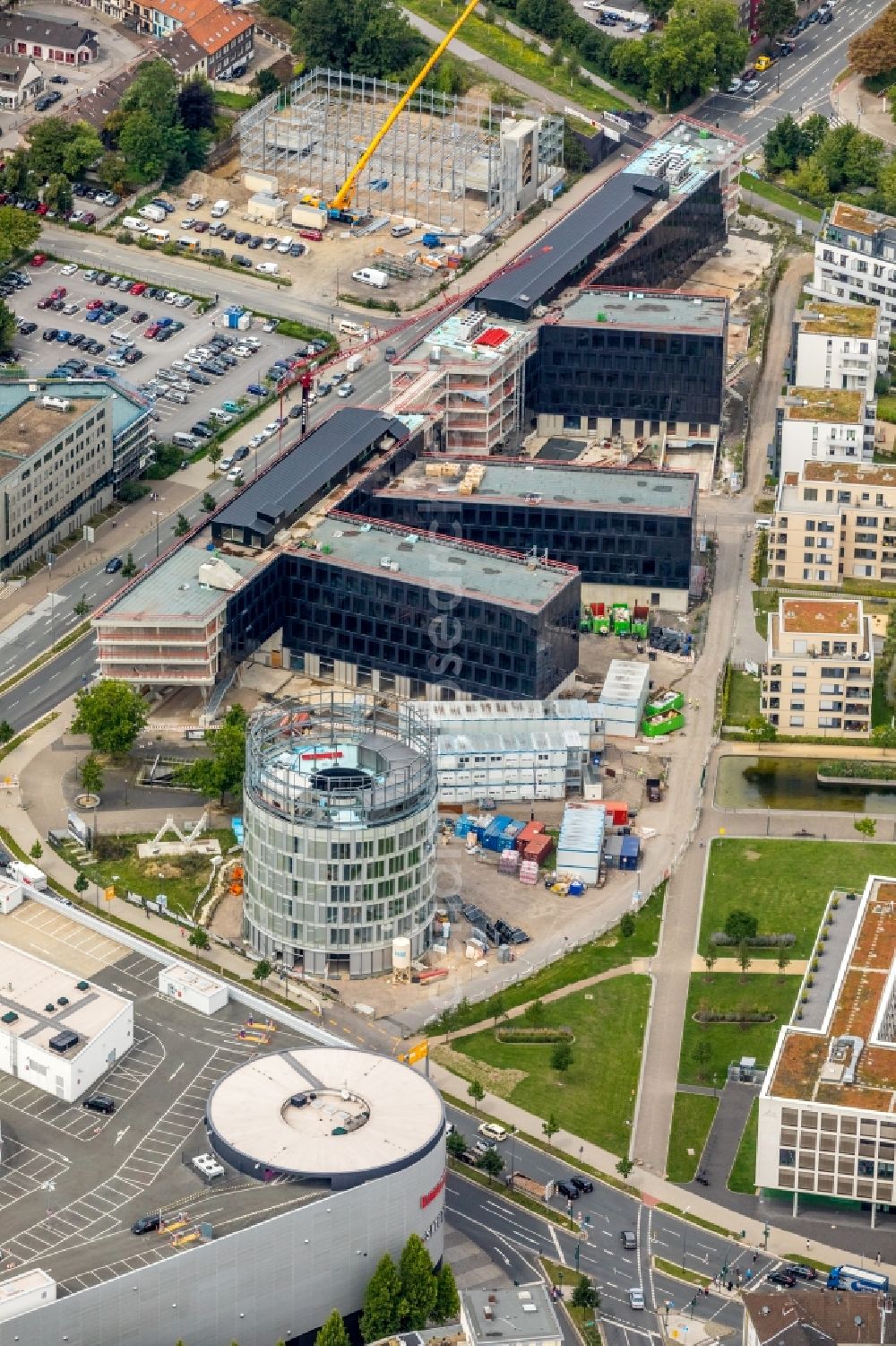 Essen from the bird's eye view: Construction site for the office building of Funke Media Group on Berliner Platz in Essen in the state of North Rhine-Westphalia. Executing construction company is Hochtief Aktiengesellschaft