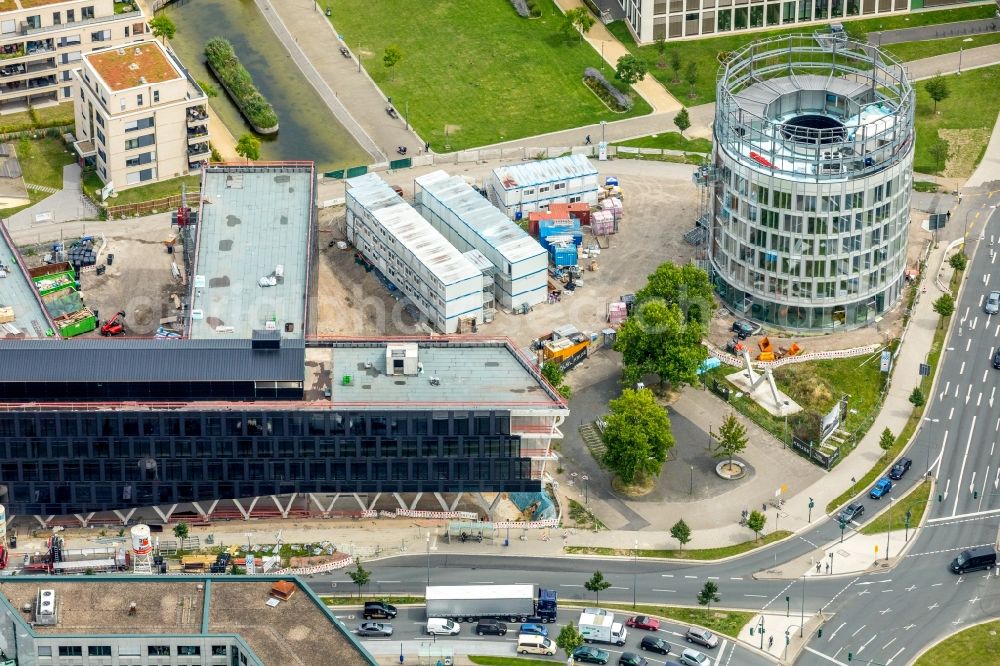 Aerial image Essen - Construction site for the office building of Funke Media Group on Berliner Platz in Essen in the state of North Rhine-Westphalia. Executing construction company is Hochtief Aktiengesellschaft