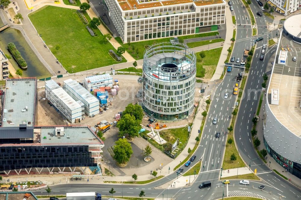 Aerial photograph Essen - Construction site for the office building of Funke Media Group on Berliner Platz in Essen in the state of North Rhine-Westphalia. Executing construction company is Hochtief Aktiengesellschaft