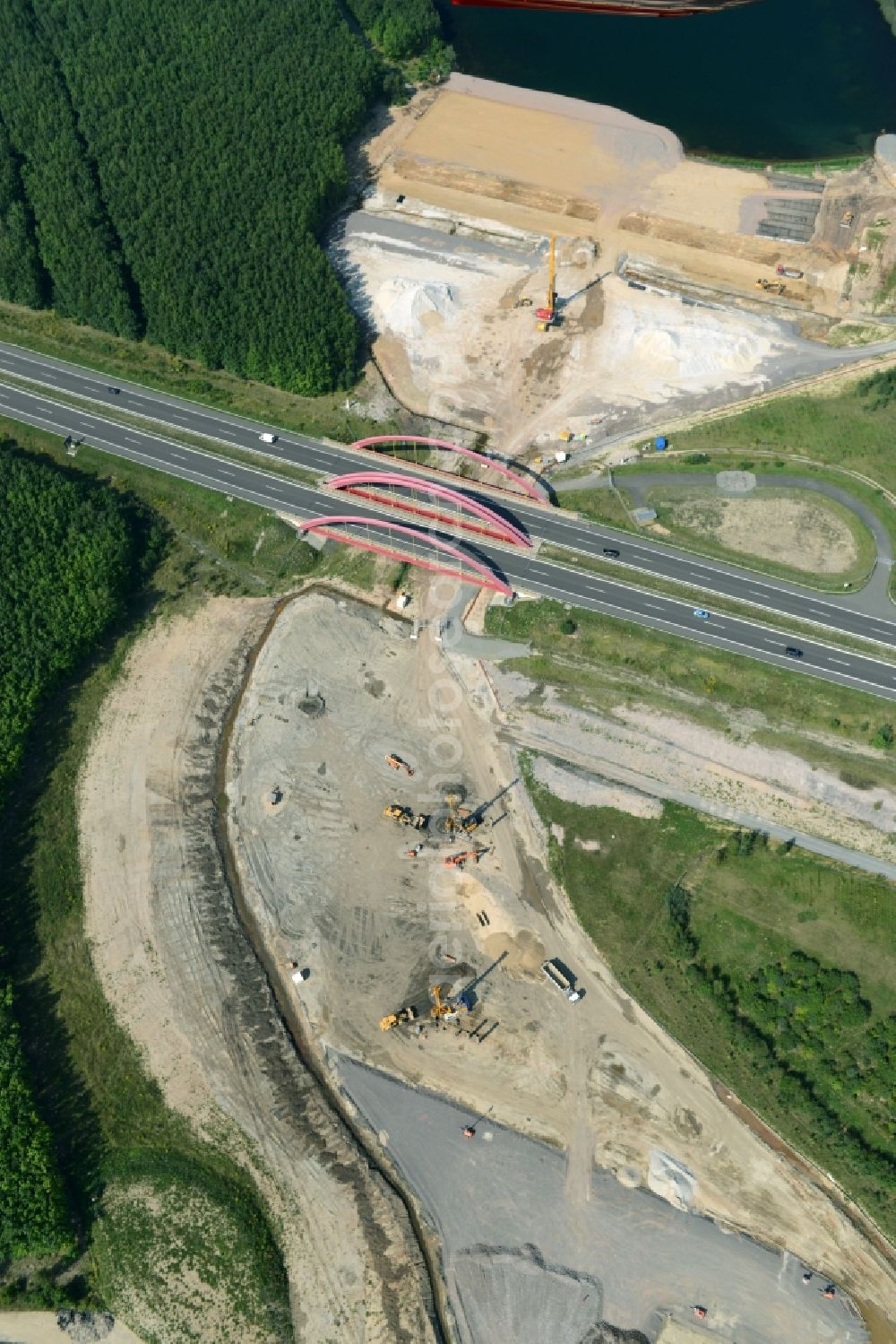 Aerial image Zwenkau - Construction Iste of new build connecting cannel Harthkanal between the Lake Zwenkau and Lake Cospuden with the leading highway bridge of the federal motorway A38 in Zwenkau in Saxony