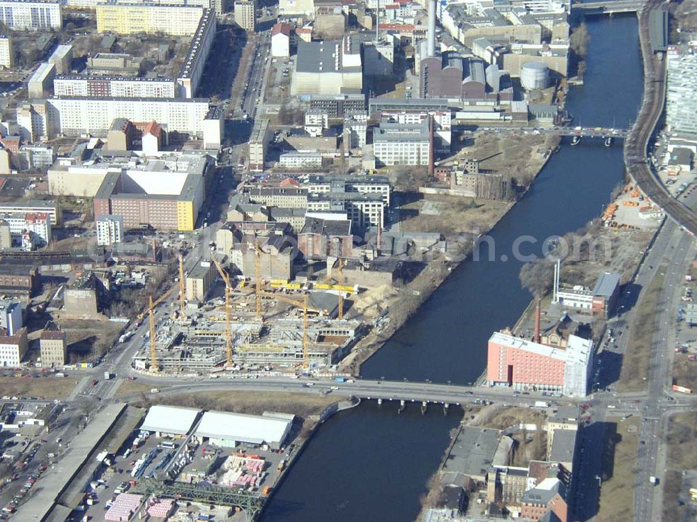 Aerial image Berlin - FRIEDRICHSHAIN - Baustelle der ver.di-Zentrale an der Schilling-Brücke in Berlin-Friedrichshain. 13.03.03