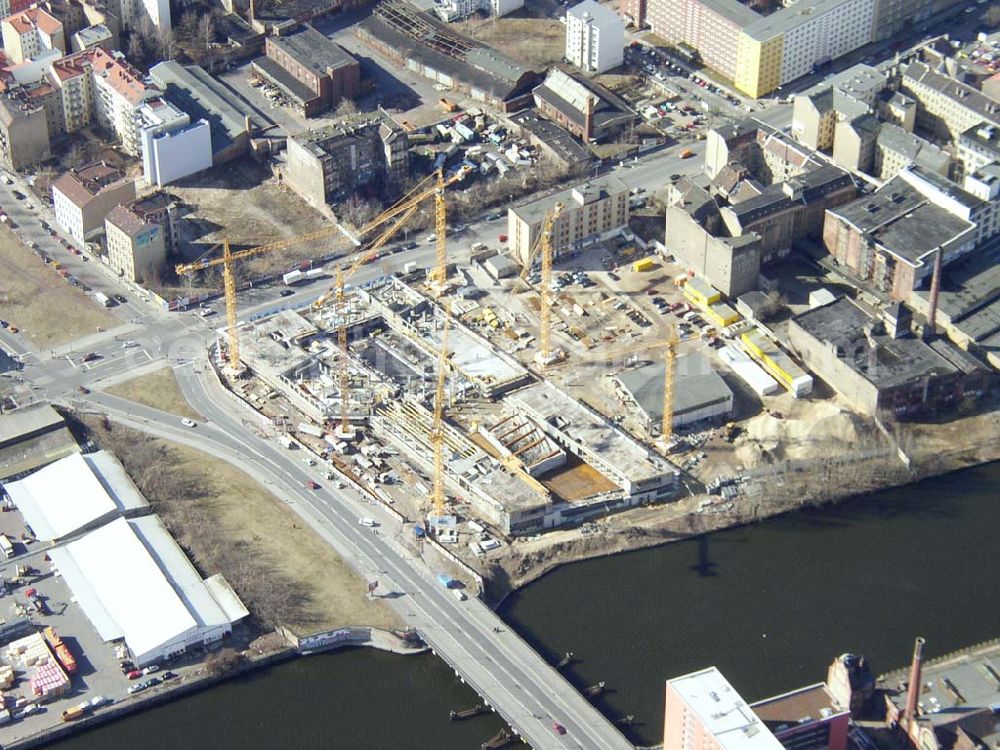 Aerial photograph Berlin - FRIEDRICHSHAIN - Baustelle der ver.di-Zentrale an der Schilling-Brücke in Berlin-Friedrichshain. 13.03.03