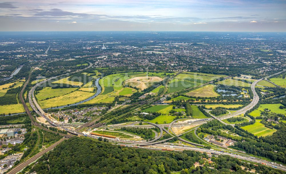 Duisburg from the bird's eye view: Construction to extend the traffic flow at the intersection- motorway A 40 - 3 Kreuz Kaiserberg on street Werthacker in the district Duissern in Duisburg at Ruhrgebiet in the state North Rhine-Westphalia, Germany