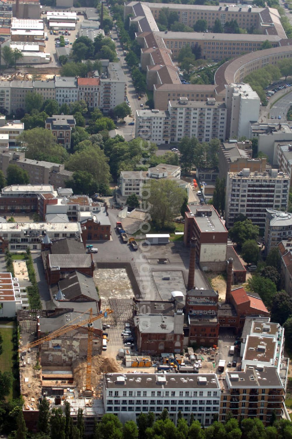 Aerial image Berlin - Blick auf das Wohngebiet Viktoria Quartier am Viktoria Park in Berlin- Kreuzberg. Der Wohn- und Geschäftshausbau an der Methfesselstraße (ehem. Schultheiß-Brauerei) am Kreuzberg in Berlin-Kreuzberg erfolgte u.a. durch die Baywobau Berlin. View of the Victorian residential district on Victoria Park in Berlin-Kreuzberg.