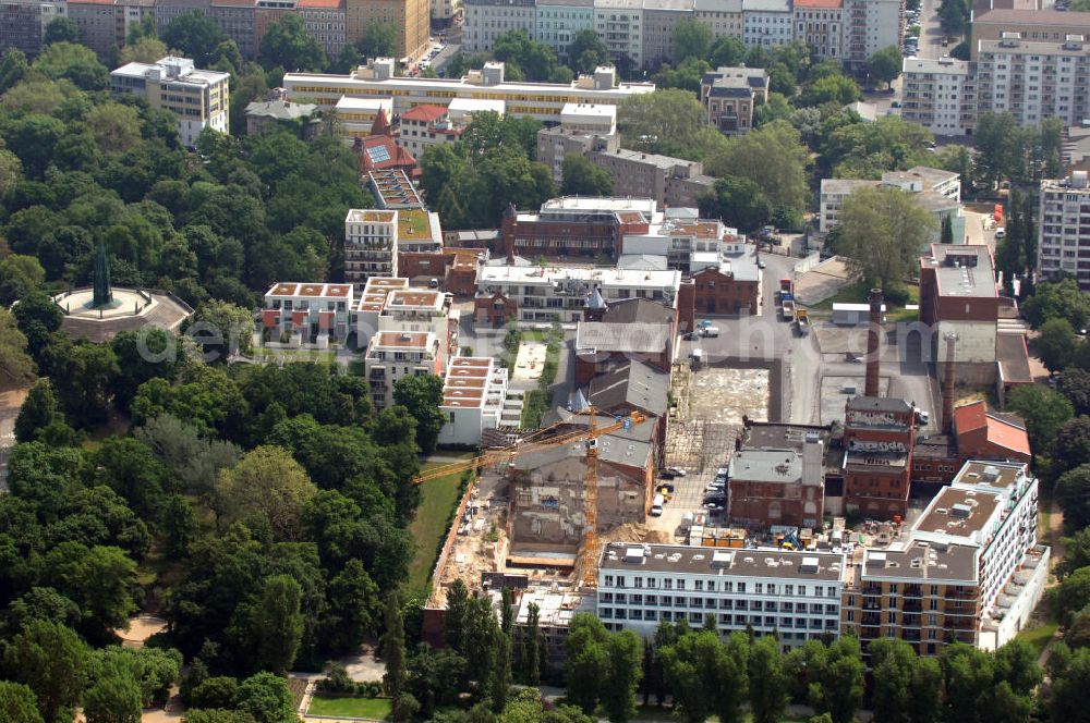 Aerial image Berlin - Blick auf das Wohngebiet Viktoria Quartier am Viktoria Park in Berlin- Kreuzberg. Der Wohn- und Geschäftshausbau an der Methfesselstraße (ehem. Schultheiß-Brauerei) am Kreuzberg in Berlin-Kreuzberg erfolgte u.a. durch die Baywobau Berlin. View of the Victorian residential district on Victoria Park in Berlin-Kreuzberg.