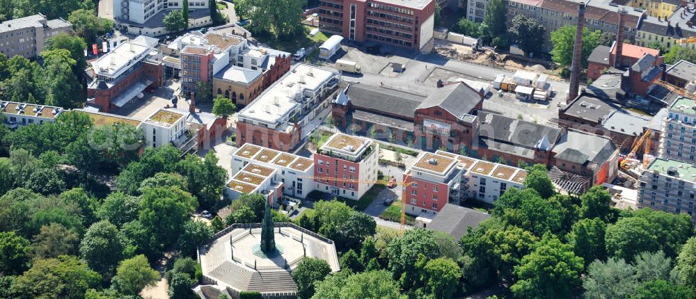 Berlin Kreuzberg from above - Blick auf das Wohngebiet Viktoria Quartier am Viktoria Park in Berlin- Kreuzberg. Der Wohn- und Geschäftshausbau an der Methfesselstraße (ehem. Schultheiß-Brauerei) am Kreuzberg in Berlin-Kreuzberg erfolgte u.a. durch die Baywobau Berlin. View of the Victorian residential district on Victoria Park in Berlin-Kreuzberg.