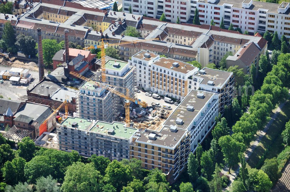 Berlin Kreuzberg from above - Blick auf das Wohngebiet Viktoria Quartier am Viktoria Park in Berlin- Kreuzberg. Der Wohn- und Geschäftshausbau an der Methfesselstraße (ehem. Schultheiß-Brauerei) am Kreuzberg in Berlin-Kreuzberg erfolgte u.a. durch die Baywobau Berlin. View of the Victorian residential district on Victoria Park in Berlin-Kreuzberg.