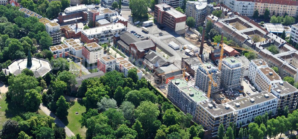 Aerial photograph Berlin Kreuzberg - Blick auf das Wohngebiet Viktoria Quartier am Viktoria Park in Berlin- Kreuzberg. Der Wohn- und Geschäftshausbau an der Methfesselstraße (ehem. Schultheiß-Brauerei) am Kreuzberg in Berlin-Kreuzberg erfolgte u.a. durch die Baywobau Berlin. View of the Victorian residential district on Victoria Park in Berlin-Kreuzberg.