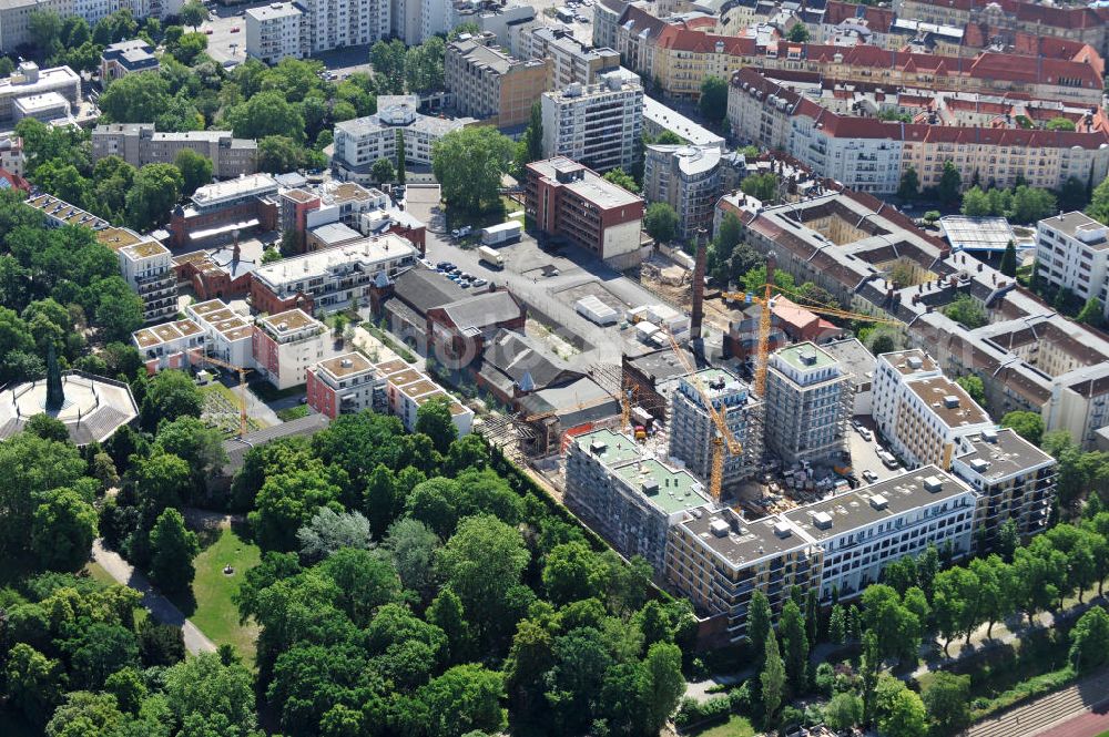 Berlin Kreuzberg from above - Blick auf das Wohngebiet Viktoria Quartier am Viktoria Park in Berlin- Kreuzberg. Der Wohn- und Geschäftshausbau an der Methfesselstraße (ehem. Schultheiß-Brauerei) am Kreuzberg in Berlin-Kreuzberg erfolgte u.a. durch die Baywobau Berlin. View of the Victorian residential district on Victoria Park in Berlin-Kreuzberg.