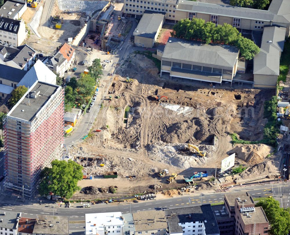 Köln from above - Baustelle von Hotels, Wohn- und Geschäftshäusern am Waidmarkt mit dem alten Polizeipräsidium, der Kirche St. Georg und dem Friedrich-Wilhelm-Gymnasium in Köln-Altstadt-Süd in Nordrhein-Westfalen. Construction area of hotels, tenements and business buildings at Waidmarkt with former police headquarters, church St. Georg and school Friedrich-Wilhelm-Gymnasium in southern historic district of Cologne, North Rhine-Westphalia. Bauträger: