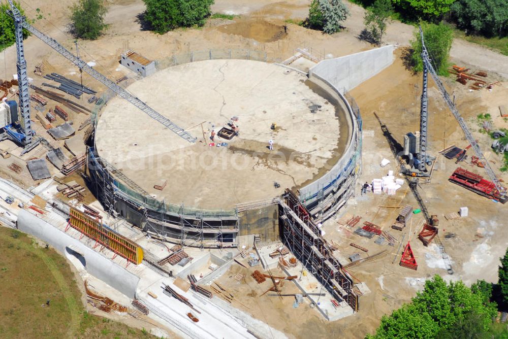 BITTERFELD from the bird's eye view: Blick auf die Baustelle Wasserzentrum Bitterfeld. Aus dem 1992 stillgelegten Wasserwerk wird ein Informations- und Bildungszentrum errichtet. Aus dem Gedanken, das Bitterfelder Wasserwerk in die Konzeption der Wasserfront mit einzubeziehen und einer öffentlichen Nutzung zuzuführen, entstanden 1996 die Idee für die Nutzung der Anlagen und Gebäude aus den Jahren 1910 bis 1983 durch Umwandlung in ein Wasserzentrum. Zur Umsetzung dieser Idee gründete sich im Jahr 1999 der Trägerverein Wasserzentrum Bitterfeld e.V.Die zwei Wasserspeicher werden umgebaut, um Ausstellungen, Konzerte und Informationsveranstaltungen durchzuführen.Trägerverein Wasserzentrum e.V.,Berliner Straße 6,06749 Bitterfeld,(03493) 512 720,Fax:(03493) 512 721,e-Mail: info@ipg-bitterfeld.de