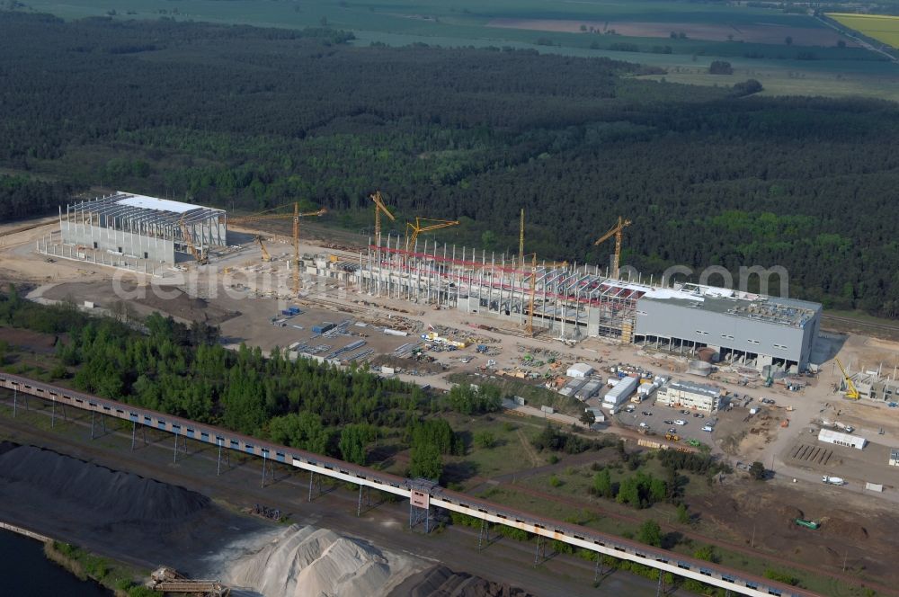 Eisenhüttenstadt from above - View at the premises of the factory for corrugated base paper Propapier PM2 GmbH factory in Eisenhuettenstadt in Brandenburg