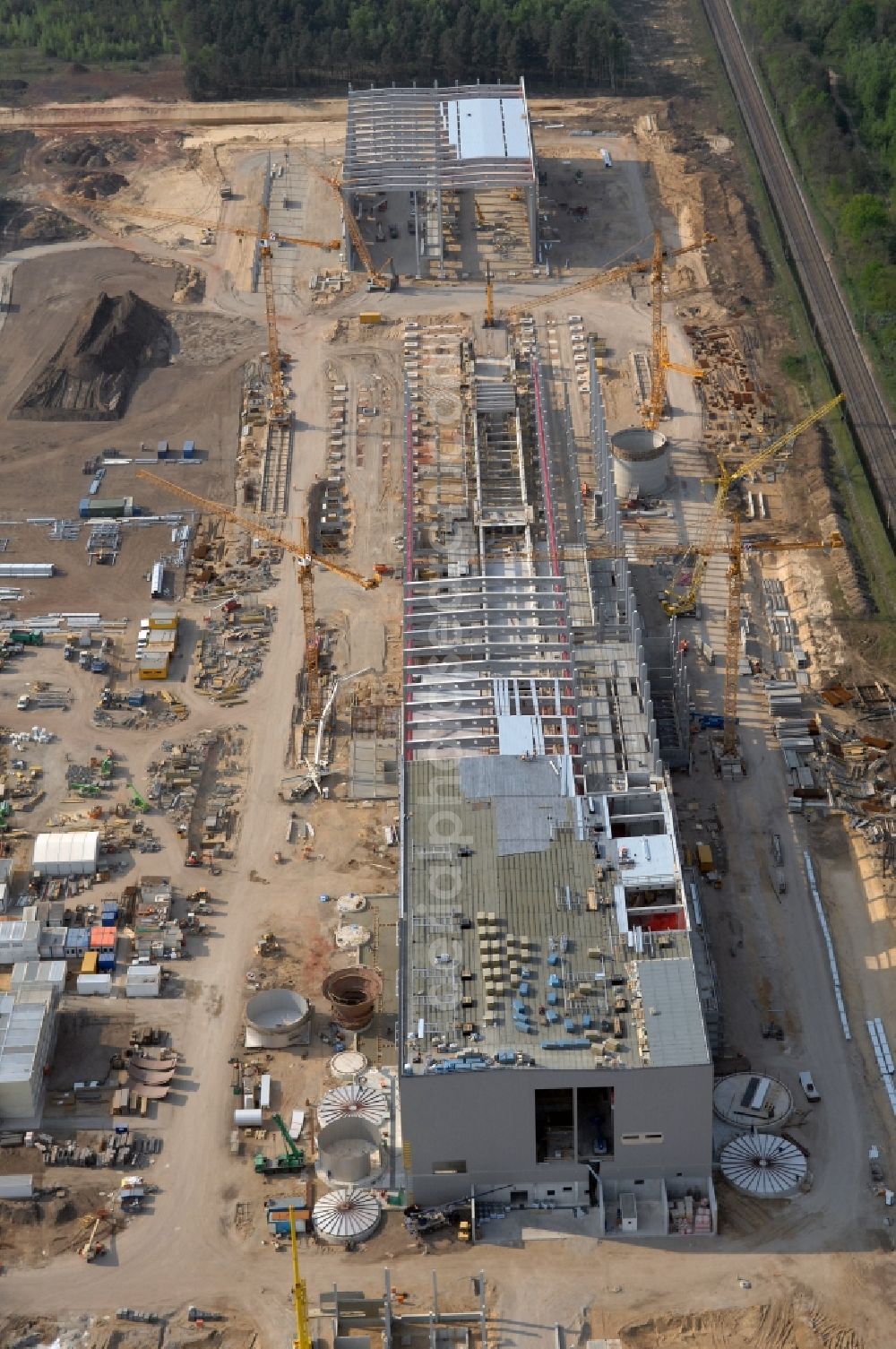 Aerial photograph Eisenhüttenstadt - View at the premises of the factory for corrugated base paper Propapier PM2 GmbH factory in Eisenhuettenstadt in Brandenburg