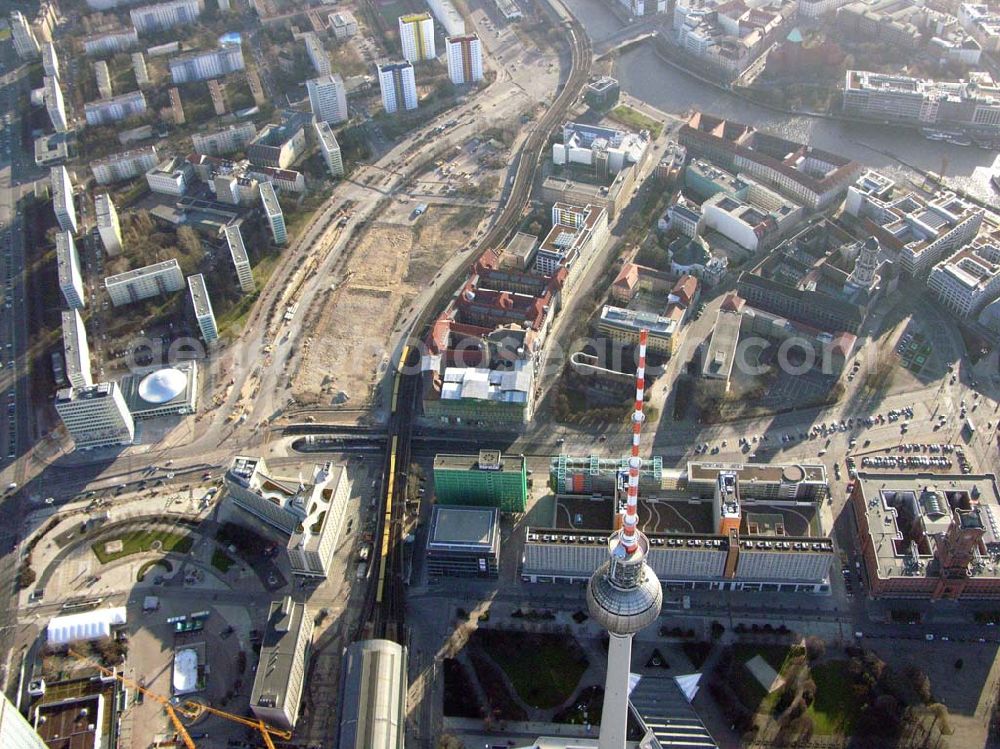 Aerial image Berlin - 09.01.2005 Berlin/Mitte Blick auf die Baufläche in der Dirksenstraße direkt am Alexanderplatz in Berlin-Mitte. Bau eines Büro- und Einkaufszentrums durch eine portugisische Unternehmensgruppe.