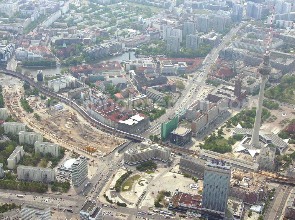 Aerial image Berlin - Berlin/Mitte Blick auf die Baufläche in der Dirksenstraße direkt am Alexanderplatz in Berlin-Mitte. Bau eines Büro- und Einkaufszentrums durch eine portugisische Unternehmensgruppe. Projektsteuerung: Intertec, Katharina-Heinroth-Ufer 1, 10787 Berlin (25411300), Architekten: Ortner & Ortner, Leibnitzstraße 60 in 10629 Berlin - Tel.: 0302848860