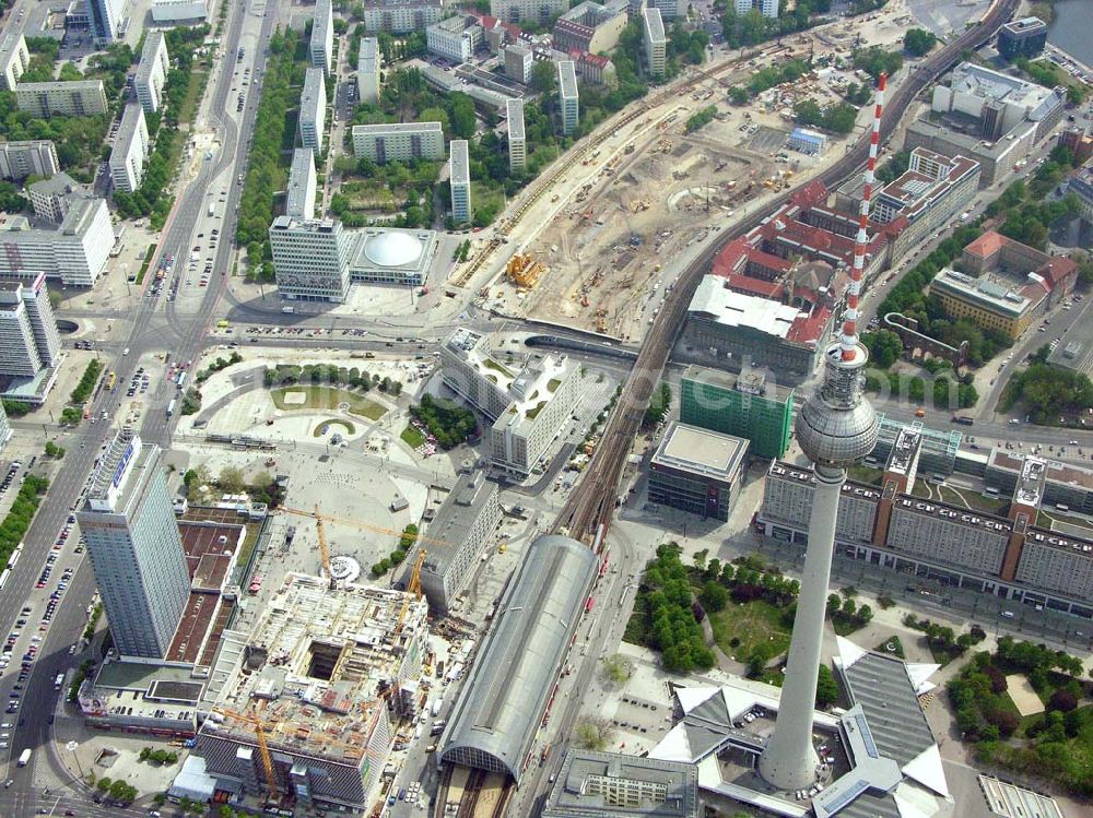 Berlin from above - Berlin/Mitte Blick auf die Baufläche in der Dirksenstraße direkt am Alexanderplatz in Berlin-Mitte. Bau eines Büro- und Einkaufszentrums durch eine portugisische Unternehmensgruppe. Projektsteuerung: Intertec, Katharina-Heinroth-Ufer 1, 10787 Berlin (25411300), Architekten: Ortner & Ortner, Leibnitzstraße 60 in 10629 Berlin - Tel.: 0302848860