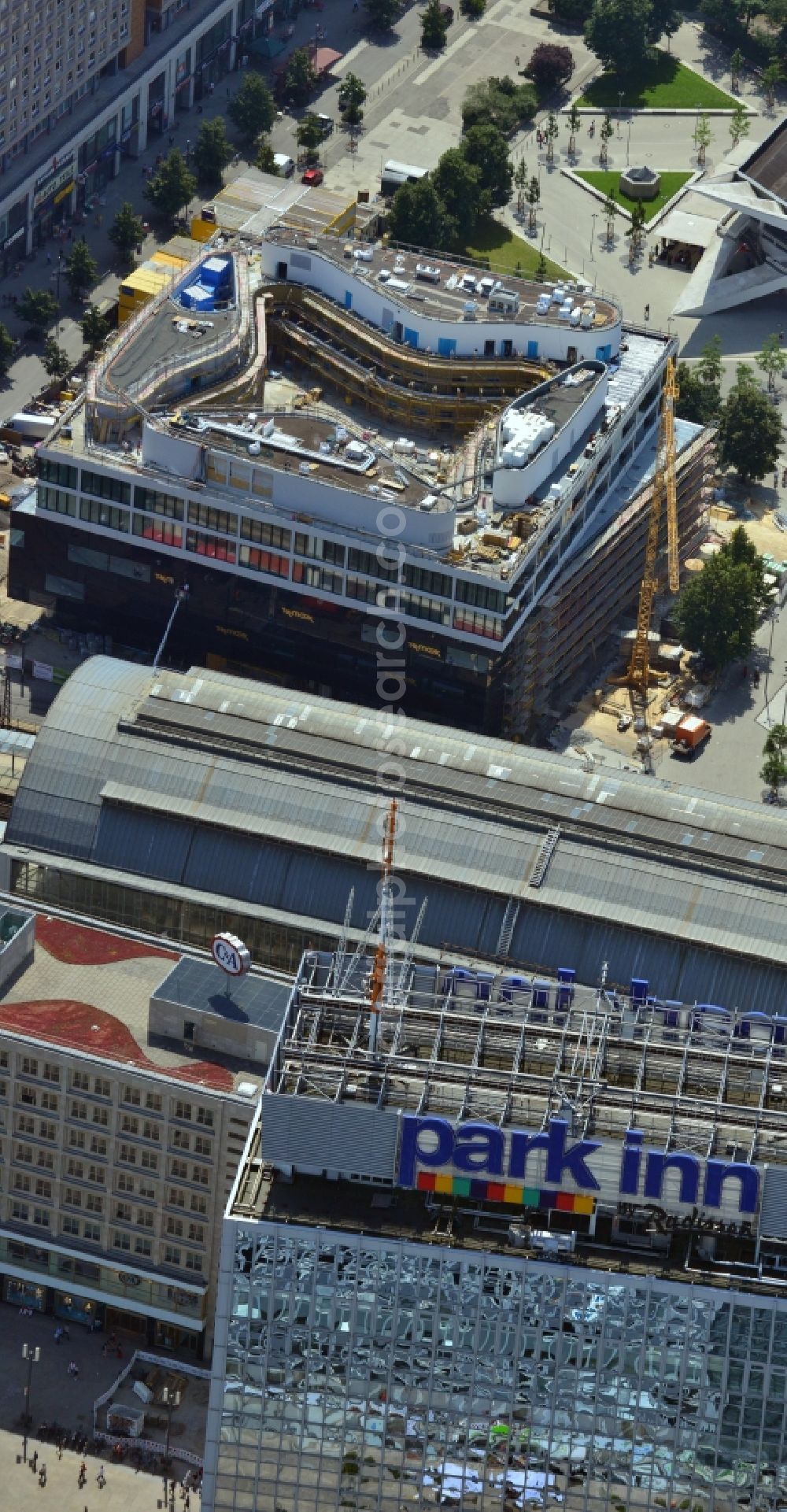 Berlin from the bird's eye view: Construction site residential and commercial building Alea 101 of Redevco Services Deutschland GmbH on regional train station Alexanderplatz in Berlin, Germany