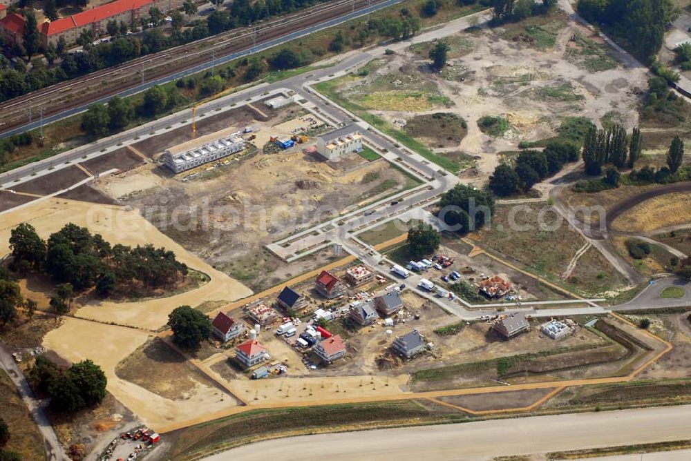 Aerial image Berlin-Karlshorst - Blick auf die Baustelle des Wohnanlage Carlsgarten in Berlin Karlshorst. Karlshorst liegt auf halbem Weg zwischen Berlin-Mitte und dem Erholungsgebiet Müggelsee. Die Häuser entstehen in unmittelbarer Nähe zum Volks- und Waldpark Wuhlheide mit dem Freizeit- und Erholungszentrum (FEZ) und der Trabrennbahn. Bauherr ist die NCC Deutschland GmbH. Kontakt: NCC Deutschland GmbH, Herr Helmut Kunze, Treskowallee 115, 10318 Berlin. Telefon Info-Line: 0800/670 00 00.