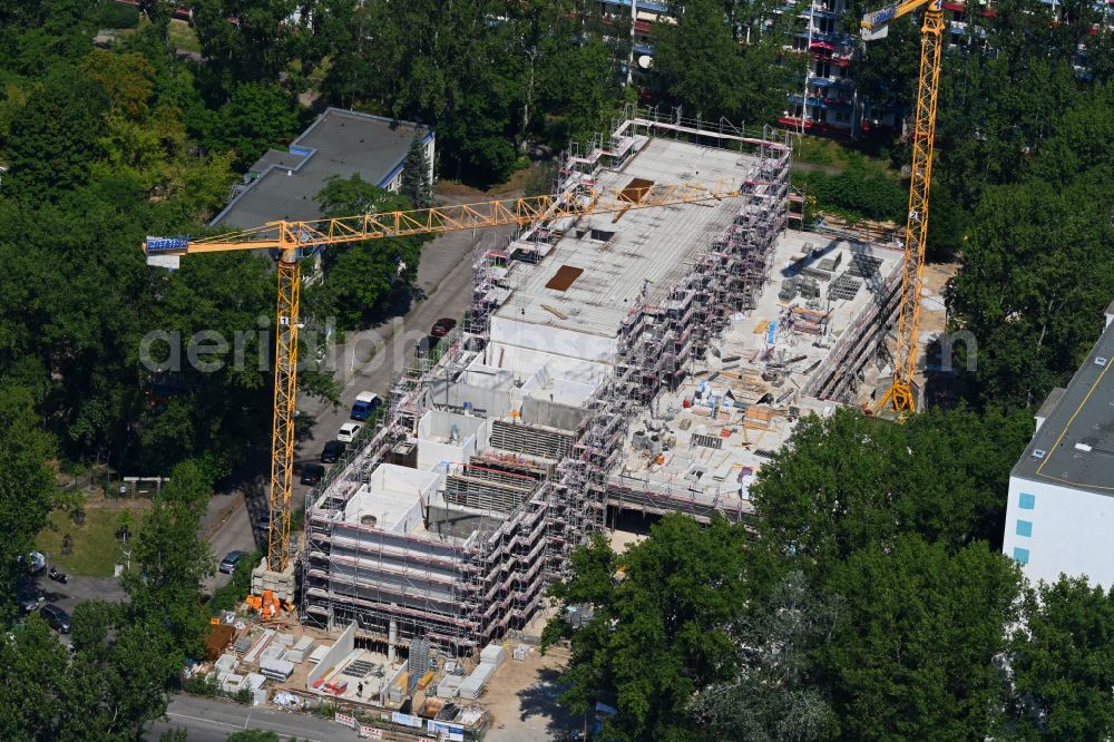 Aerial photograph Berlin - Construction site for the new construction of the building complex of a residential complex with an integrated local supply center ALDI - Nord on street Sewanstrasse in the district Friedrichsfelde in Berlin, Germany