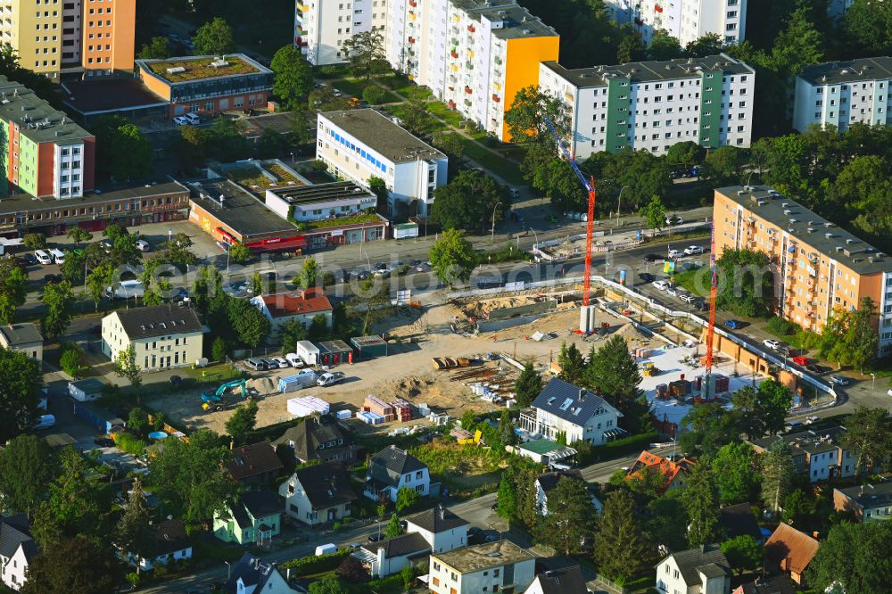 Berlin from above - Construction site for the new construction of the building complex of a residential complex with an integrated local supply center on street Brunsbuetteler Damm - Barmbeker Weg in the district Staaken in Berlin, Germany