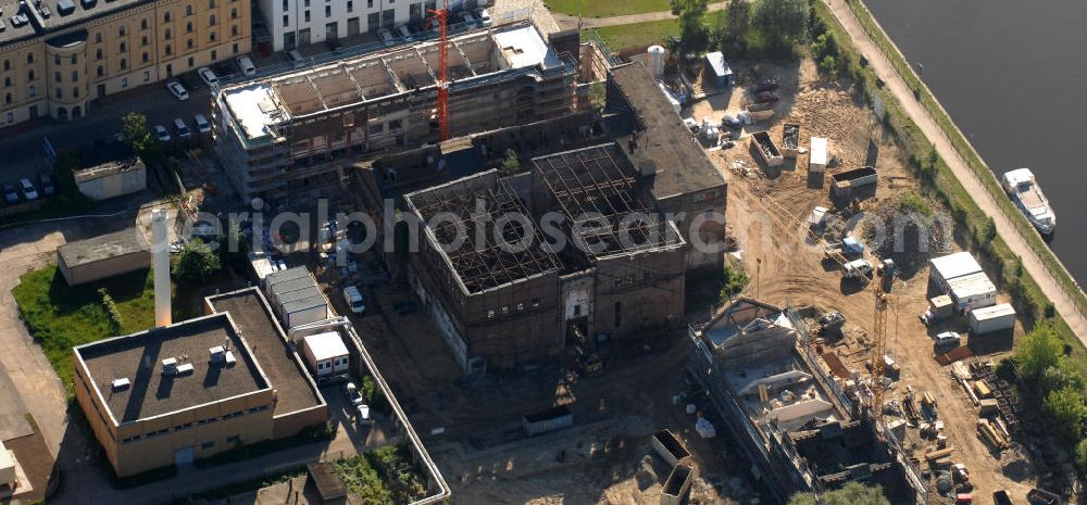 Aerial photograph Potsdam - Baustelle der Wohnanlage Residence Au Rivage an der Zeppelinstraße, ein Projekt der Prinz von Preussen Grundbesitz AG am Havelufer in Potsdam-West. Construction area of the housing complex Residence Au Rivage, a project by Prinz von Preussen Grundbesitz AG at the Havel river in Potsdam-West.