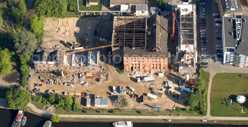 Aerial image Potsdam - Baustelle der Wohnanlage Residence Au Rivage an der Zeppelinstraße, ein Projekt der Prinz von Preussen Grundbesitz AG am Havelufer in Potsdam-West. Construction area of the housing complex Residence Au Rivage, a project by Prinz von Preussen Grundbesitz AG at the Havel river in Potsdam-West.