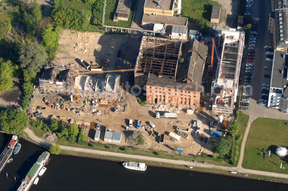 Aerial photograph Potsdam - Baustelle der Wohnanlage Residence Au Rivage an der Zeppelinstraße, ein Projekt der Prinz von Preussen Grundbesitz AG am Havelufer in Potsdam-West. Construction area of the housing complex Residence Au Rivage, a project by Prinz von Preussen Grundbesitz AG at the Havel river in Potsdam-West.