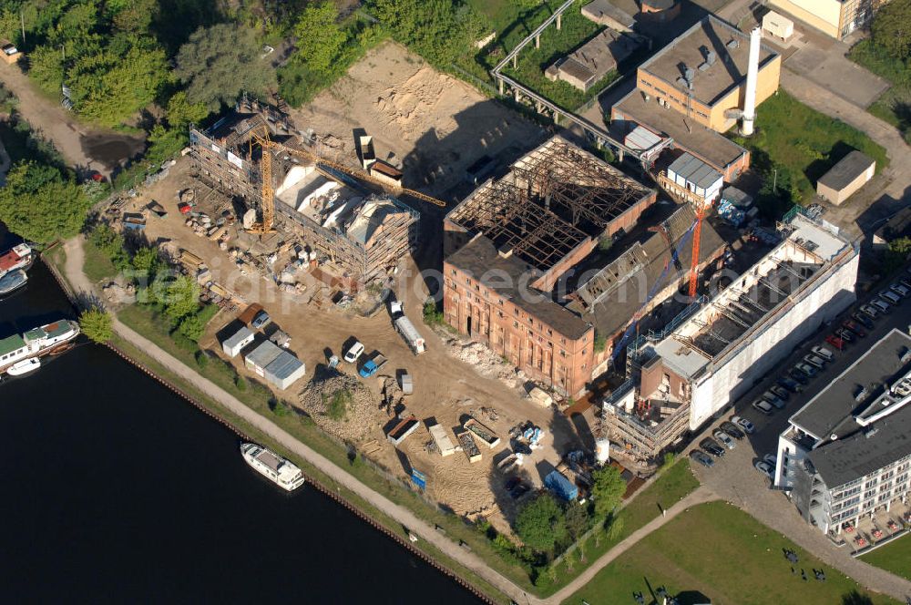 Aerial image Potsdam - Baustelle der Wohnanlage Residence Au Rivage an der Zeppelinstraße, ein Projekt der Prinz von Preussen Grundbesitz AG am Havelufer in Potsdam-West. Construction area of the housing complex Residence Au Rivage, a project by Prinz von Preussen Grundbesitz AG at the Havel river in Potsdam-West.