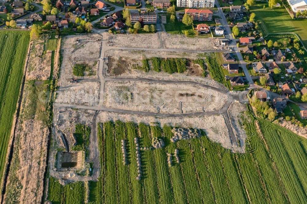 Drochtersen from the bird's eye view: Construction site residential area of a??a??a multi-family and single-family housing estate Kehdinger Heimat in Drochtersen in the state Lower Saxony, Germany