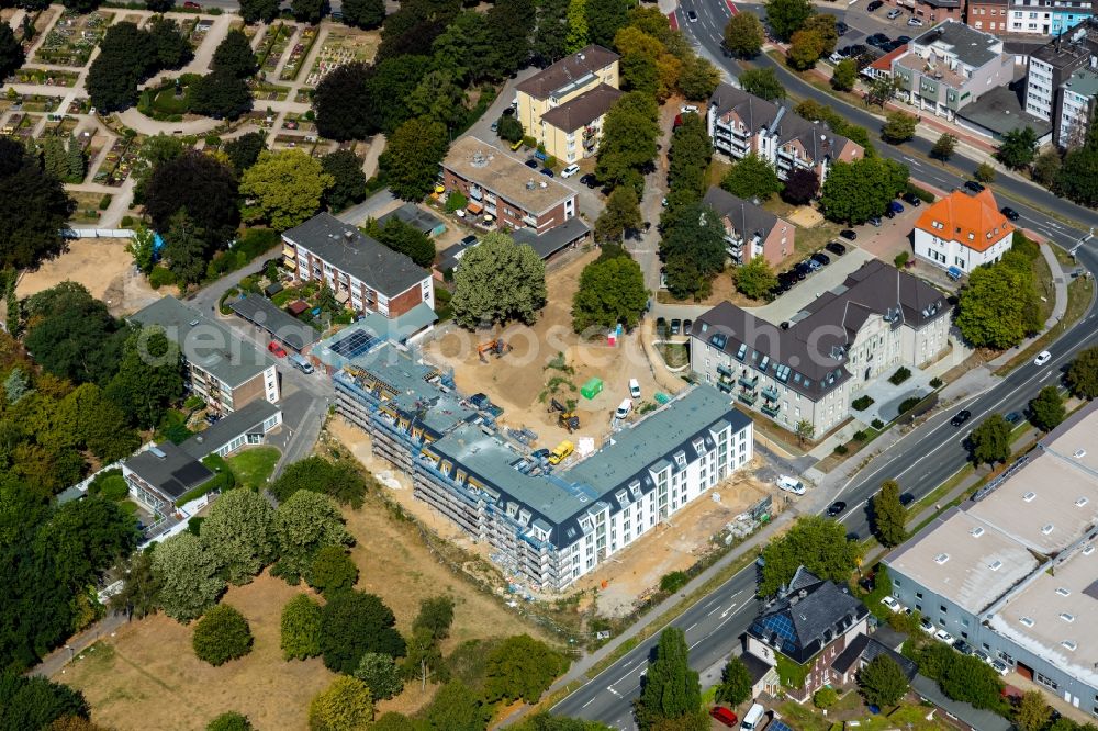 Moers from above - Residential construction site with multi-family housing development- at Albert-Altwicker-Strasse in Moers in the state North Rhine-Westphalia, Germany