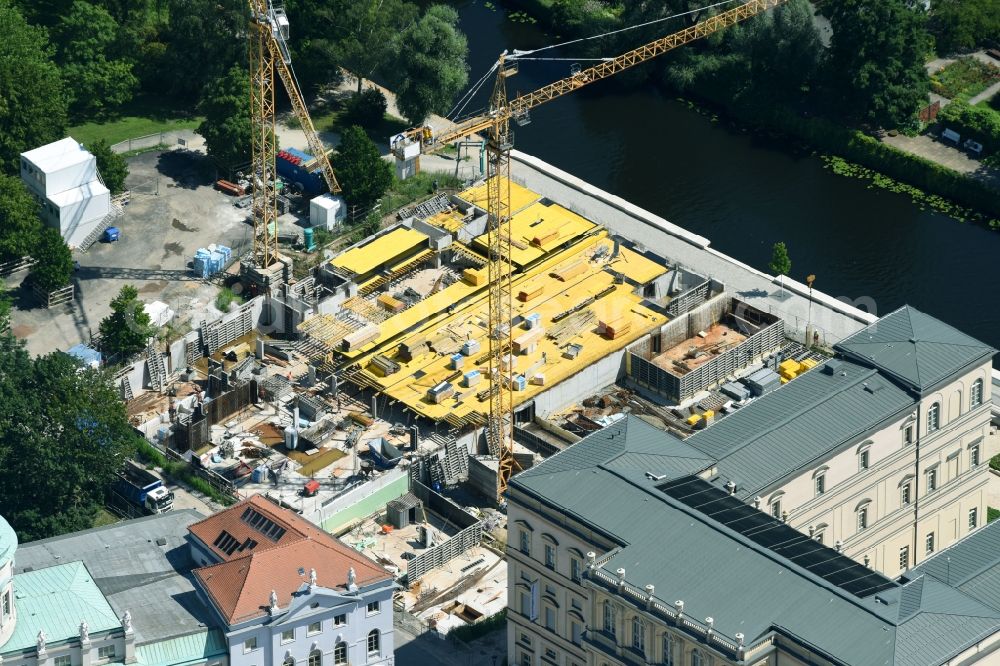 Aerial photograph Potsdam - Future residential construction site with multi-family housing development- on the Am Alten Markt on river Alte Fahrt in the district Innenstadt in Potsdam in the state Brandenburg, Germany