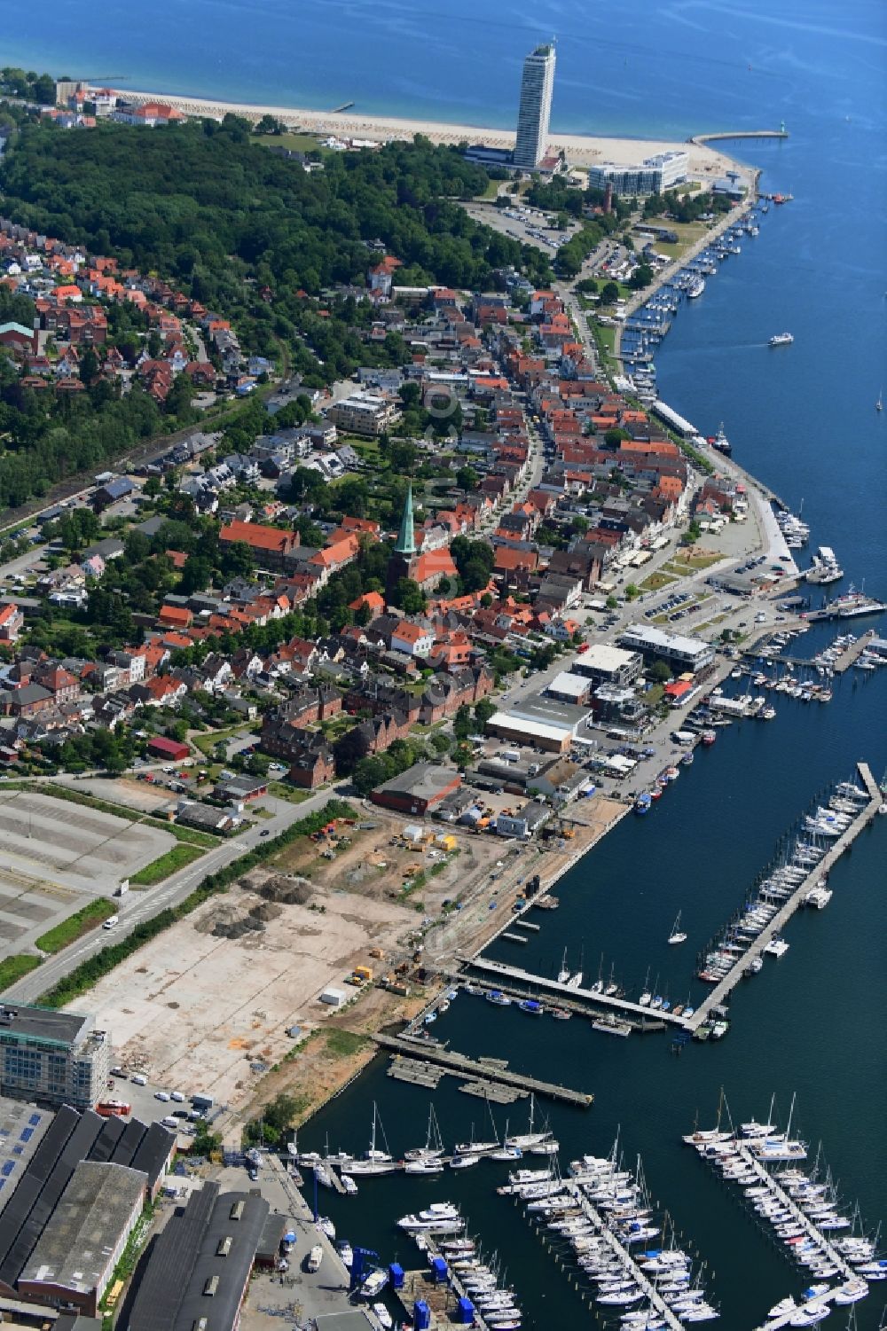 Aerial image Lübeck - Residential construction site with multi-family housing development- on the Auf dem Baggersand in Travemuende in the state Schleswig-Holstein, Germany